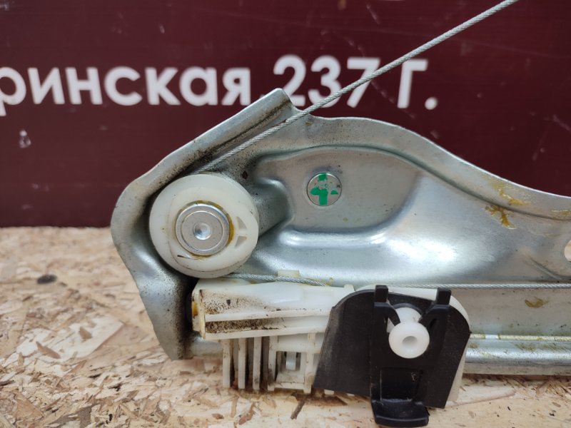 Стеклоподъемник    двери