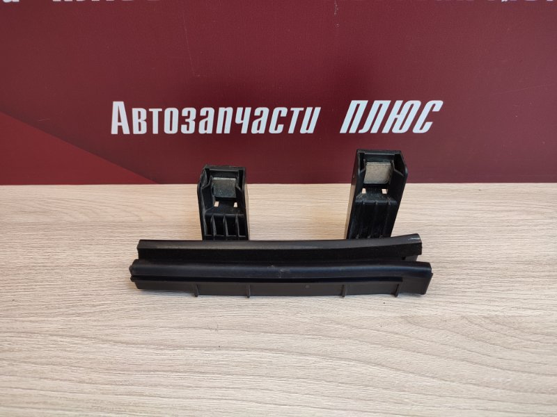 Направляющая стекла двери