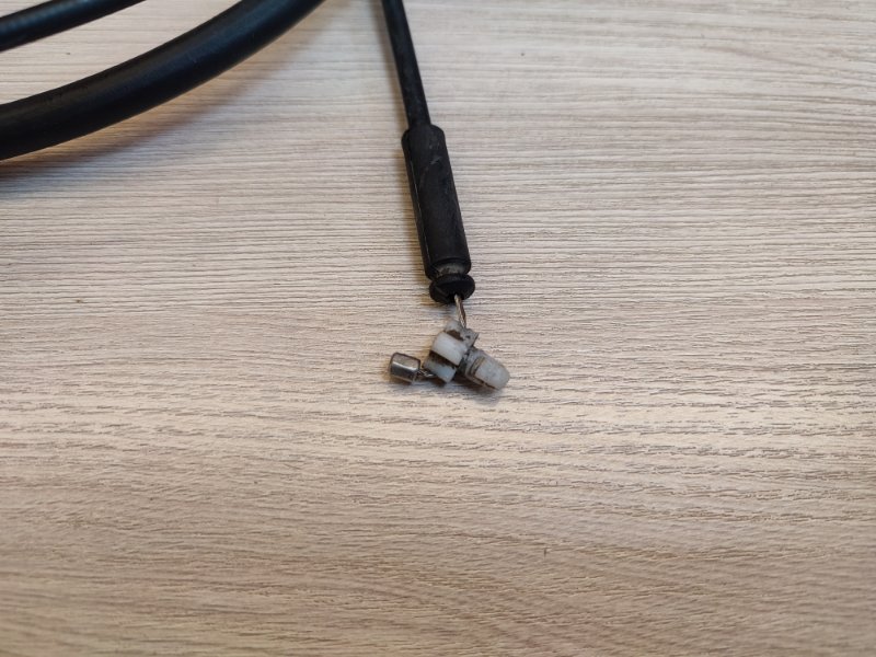 Трос замка капота