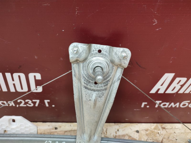 Стеклоподъемник    двери