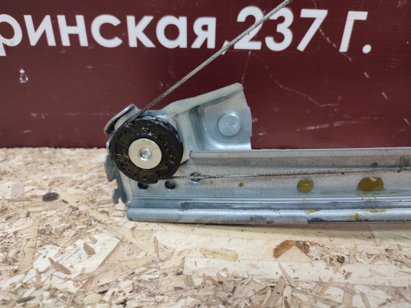 Стеклоподъемник    двери