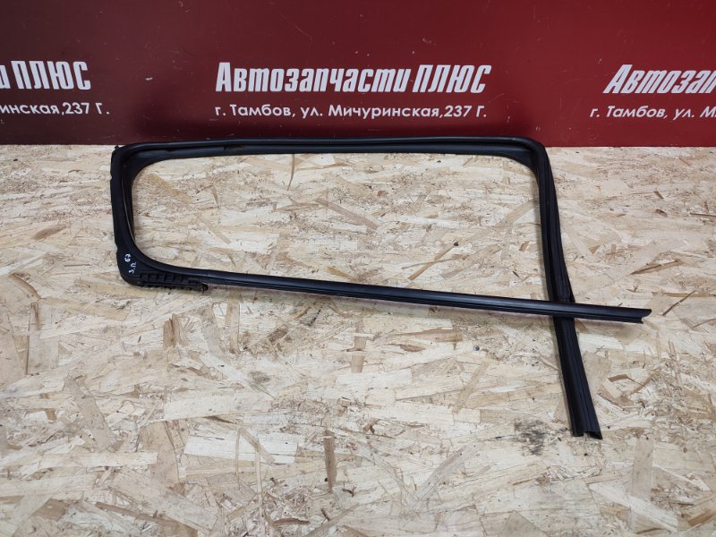 Уплотнитель стекла двери