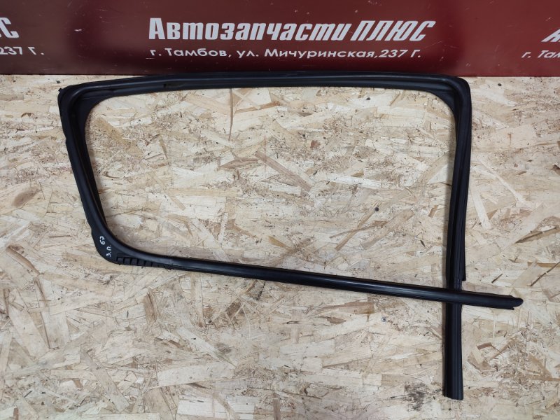 Уплотнитель стекла двери