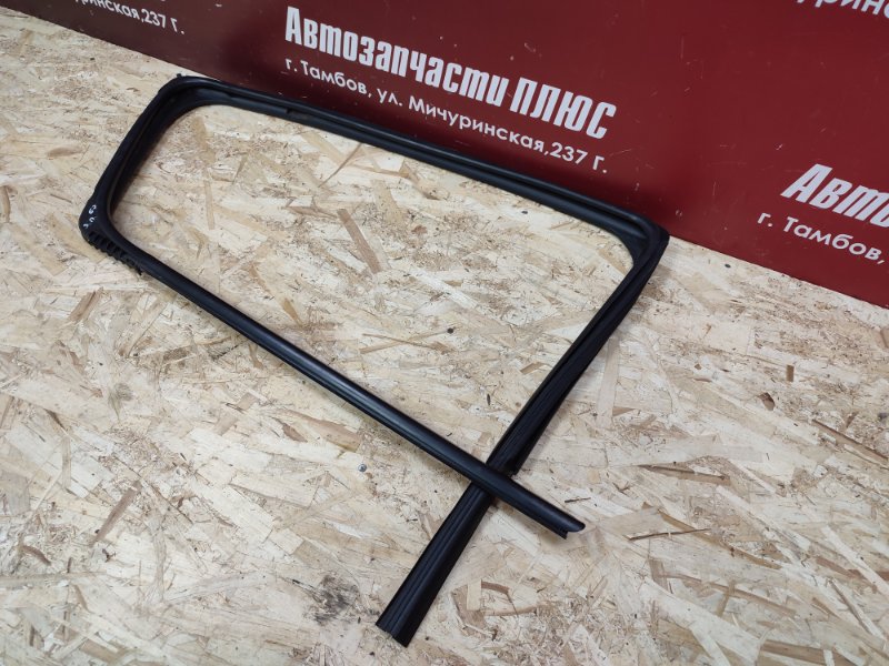 Уплотнитель стекла двери