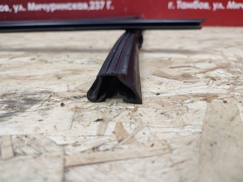 Уплотнитель стекла двери