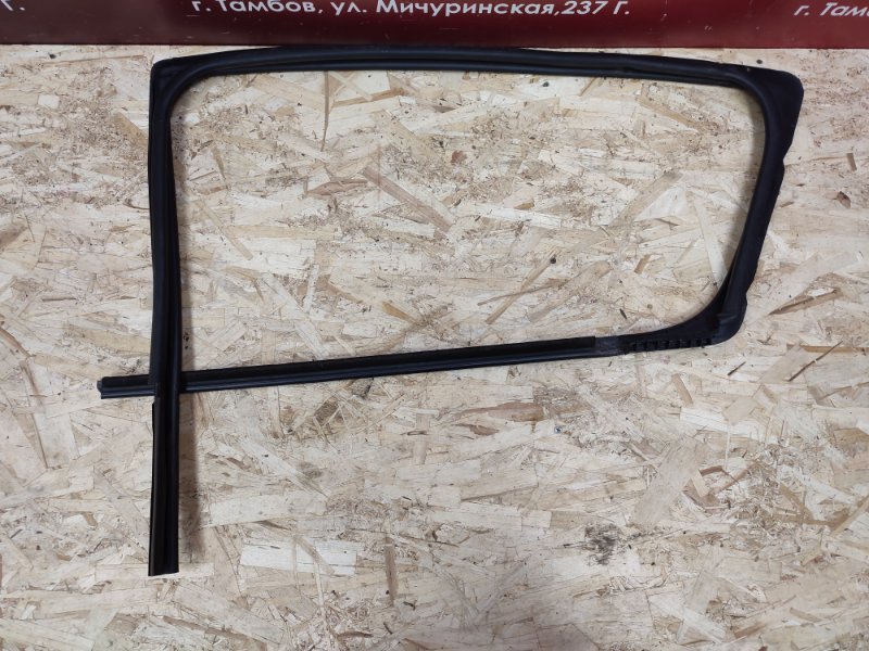 Уплотнитель стекла двери