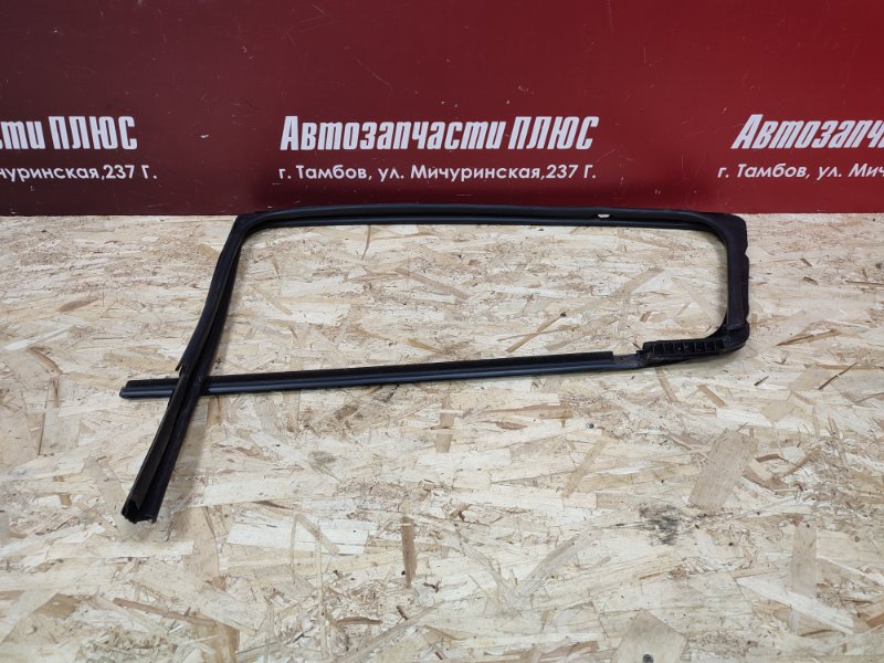 Уплотнитель стекла двери