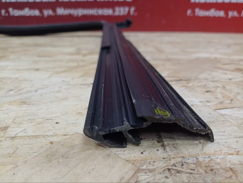 Уплотнитель рамки двери