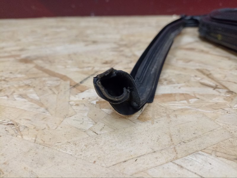 Уплотнитель рамки двери