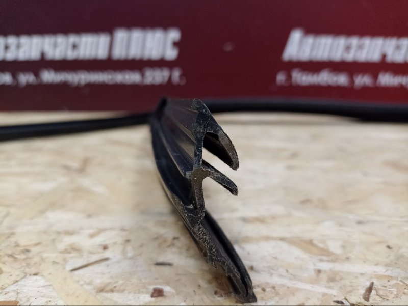 Уплотнитель рамки двери