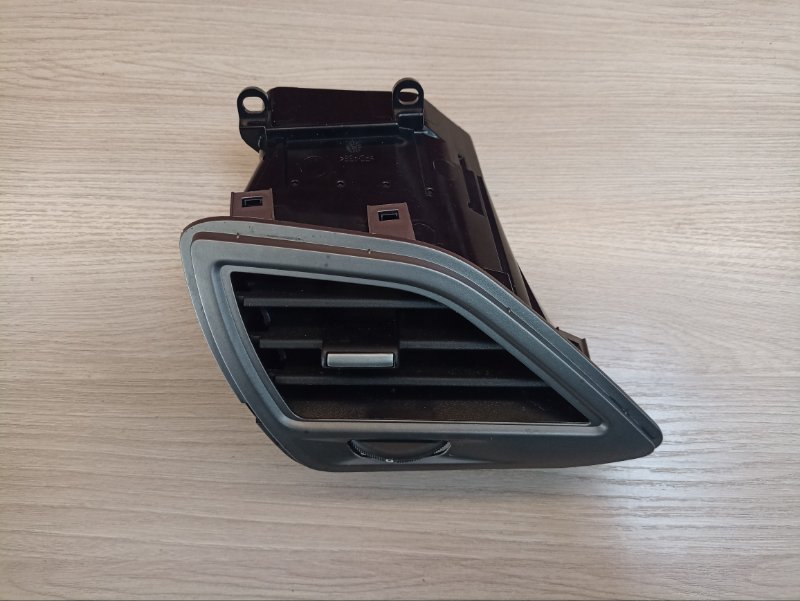 Воздушный дефлектор салона