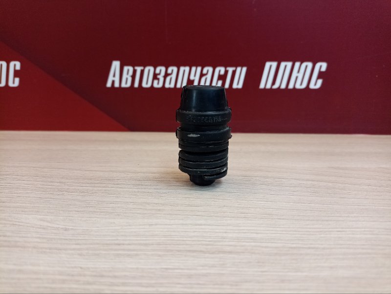 Отбойник капота