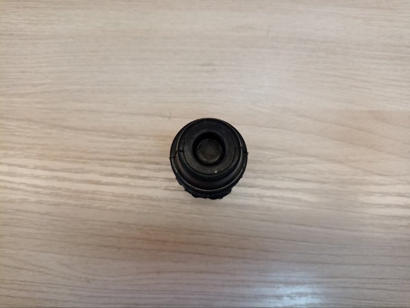 Отбойник капота