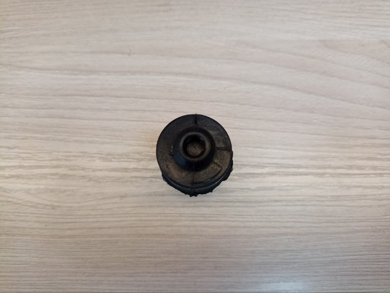 Отбойник капота