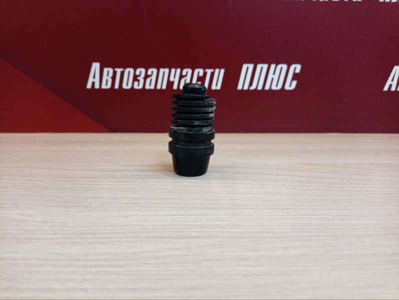 Отбойник капота