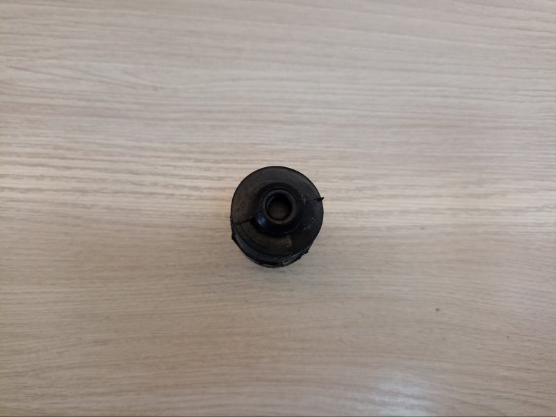 Отбойник капота