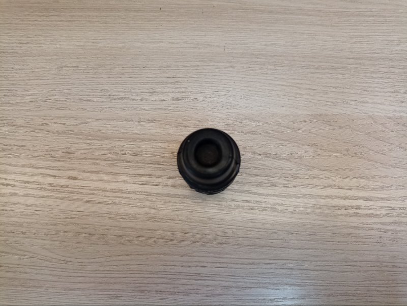 Отбойник капота