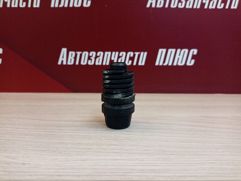 Отбойник капота