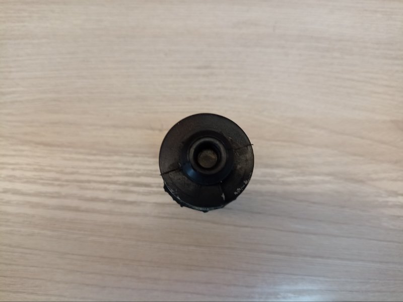 Отбойник капота