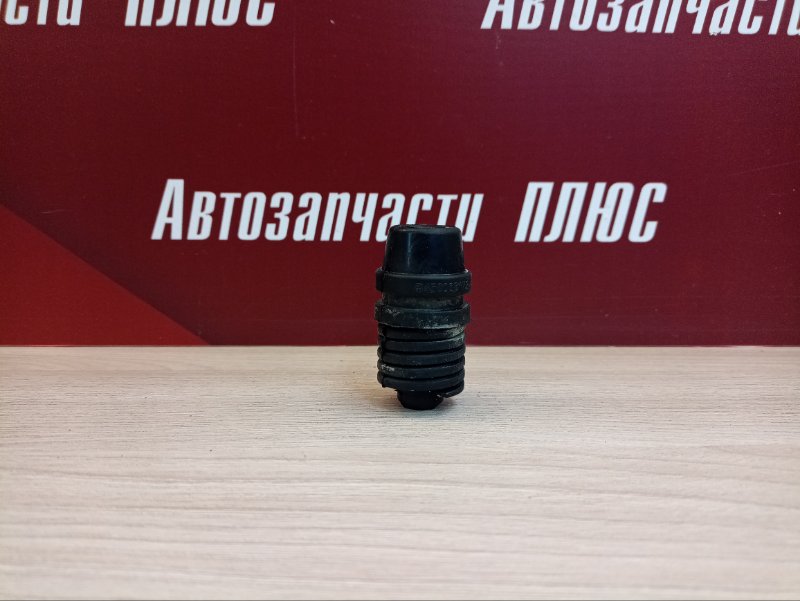 Отбойник капота