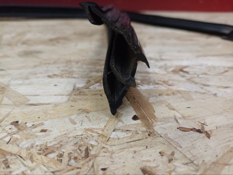 Уплотнитель рамки двери