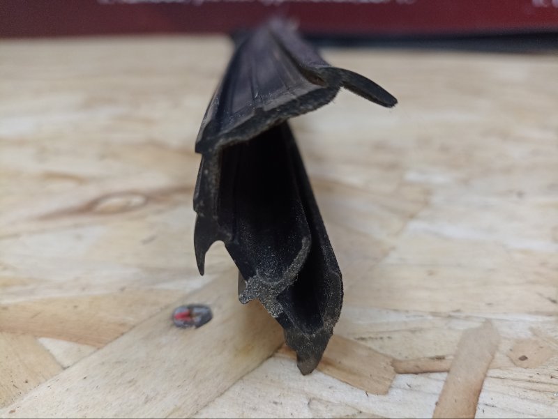 Уплотнитель рамки двери