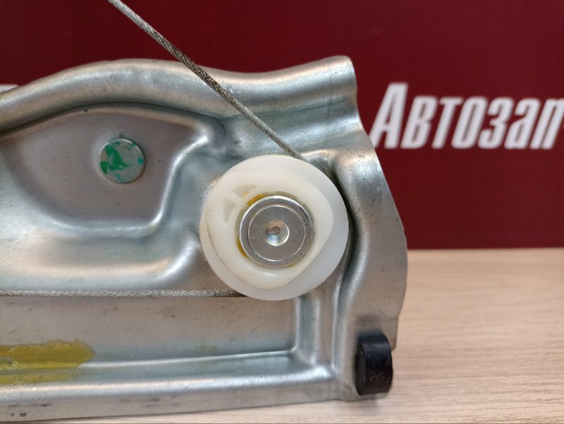 Стеклоподъемник    двери