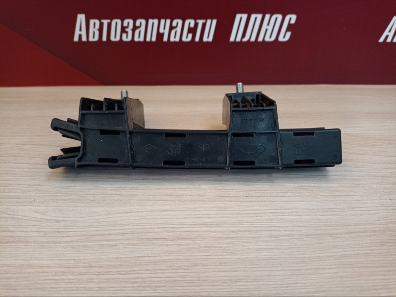 Направляющая стекла двери