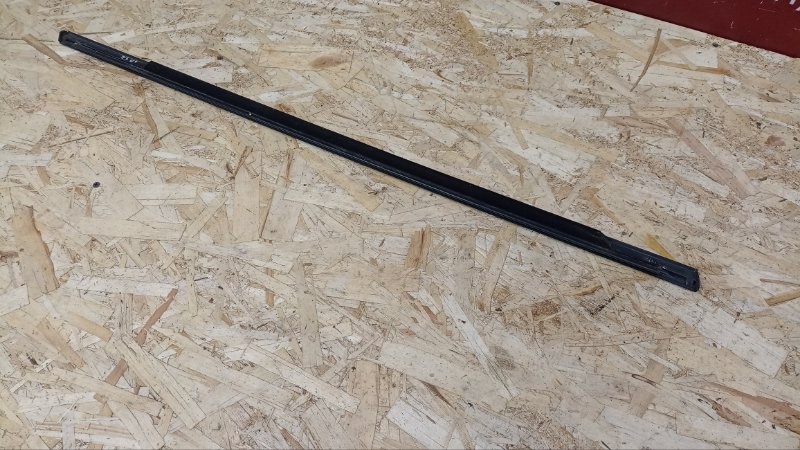 Уплотнитель стекла двери внешний