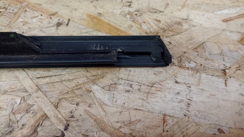 Уплотнитель стекла двери внешний