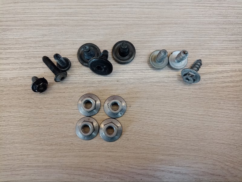 Крепеж двери