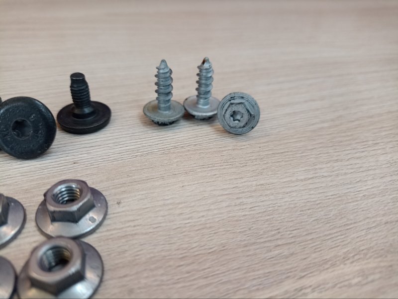 Крепеж двери