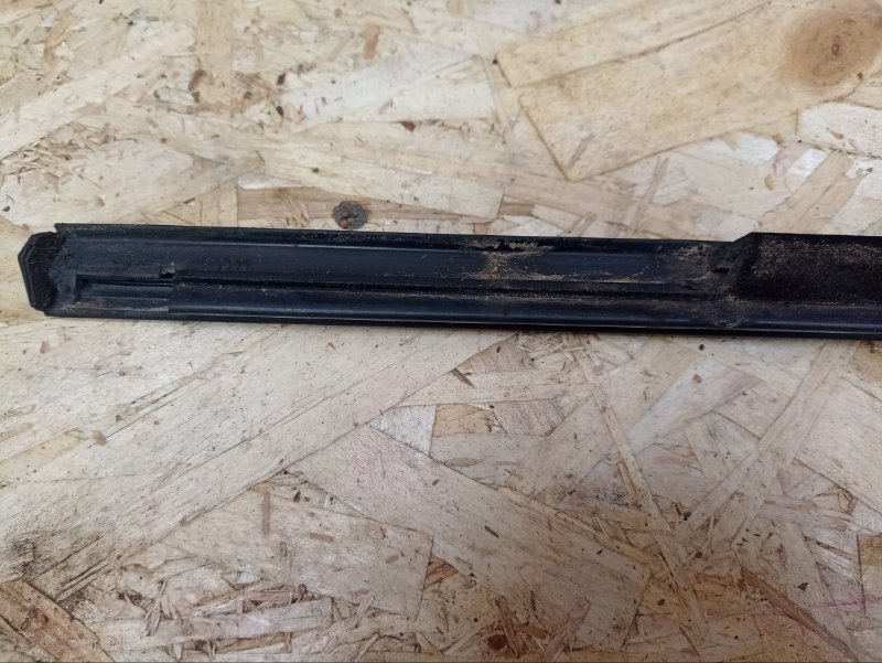 Уплотнитель стекла двери внешний