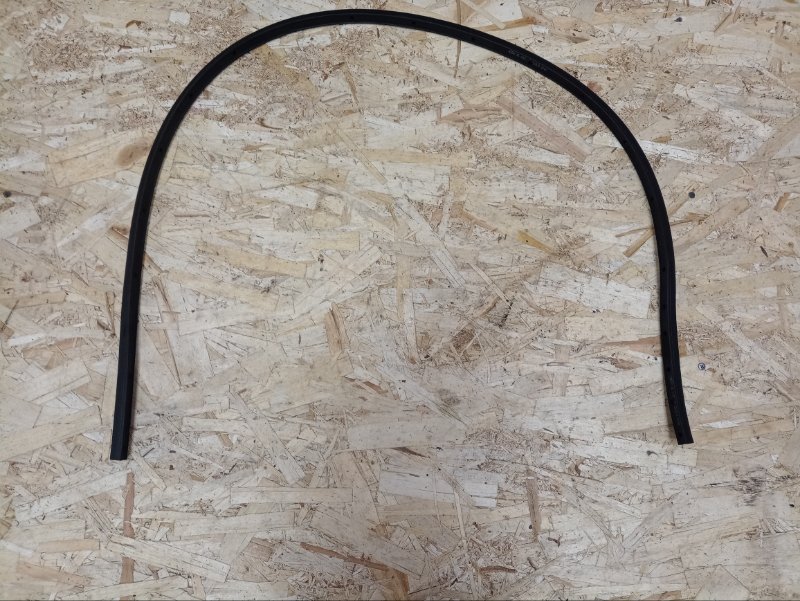 Уплотнитель капота