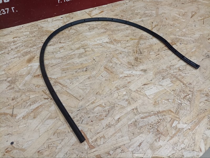 Уплотнитель капота