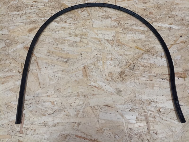 Уплотнитель капота