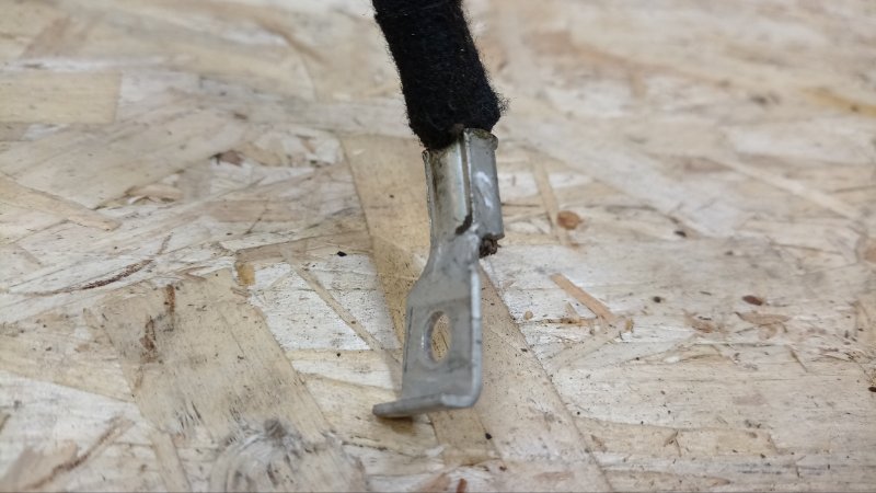 Клемма аккумулятора (минусовая)