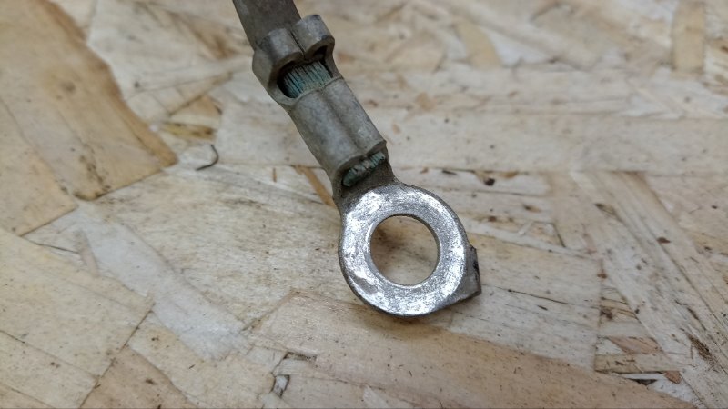 Клемма аккумулятора (минусовая)