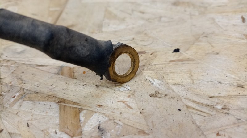 Клемма аккумулятора (минусовая)