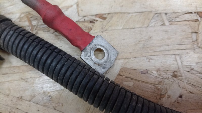 Клемма аккумулятора (минусовая)