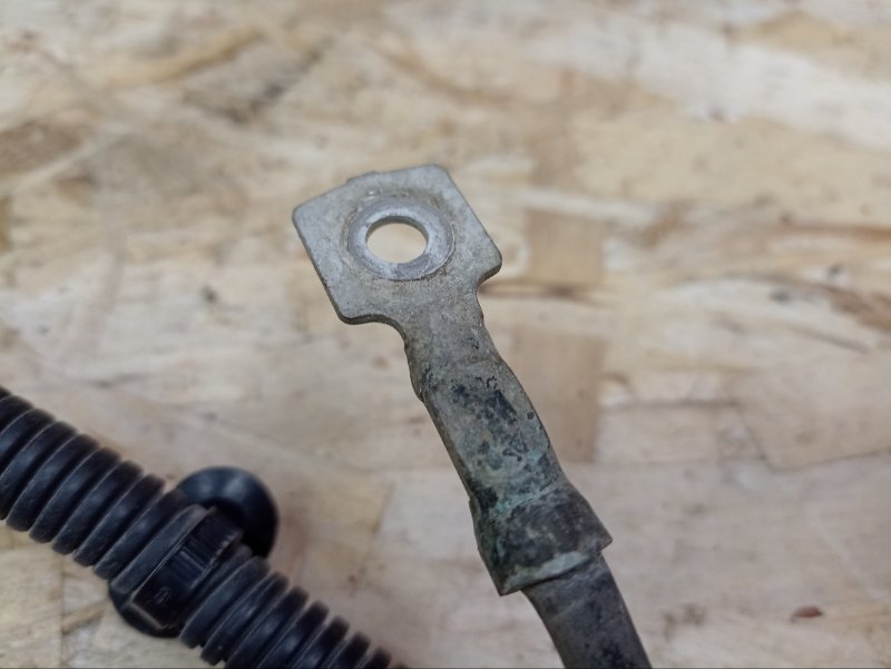 Клемма аккумулятора (минусовая)