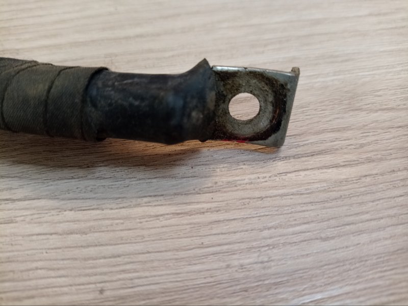 Клемма аккумулятора (минусовая)