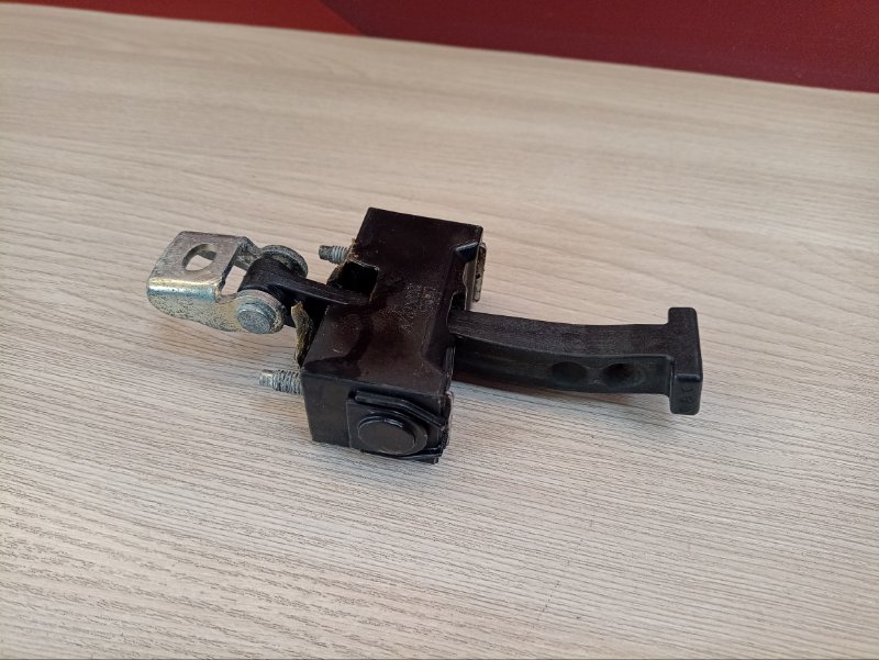 Ограничитель двери