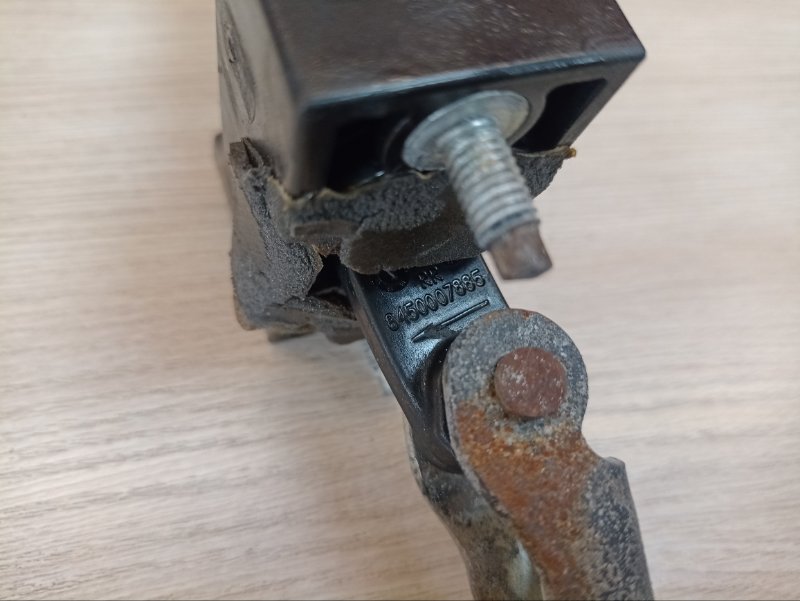 Ограничитель двери