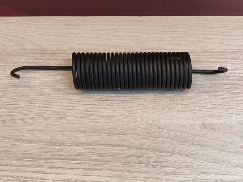 Пружина крышки багажника