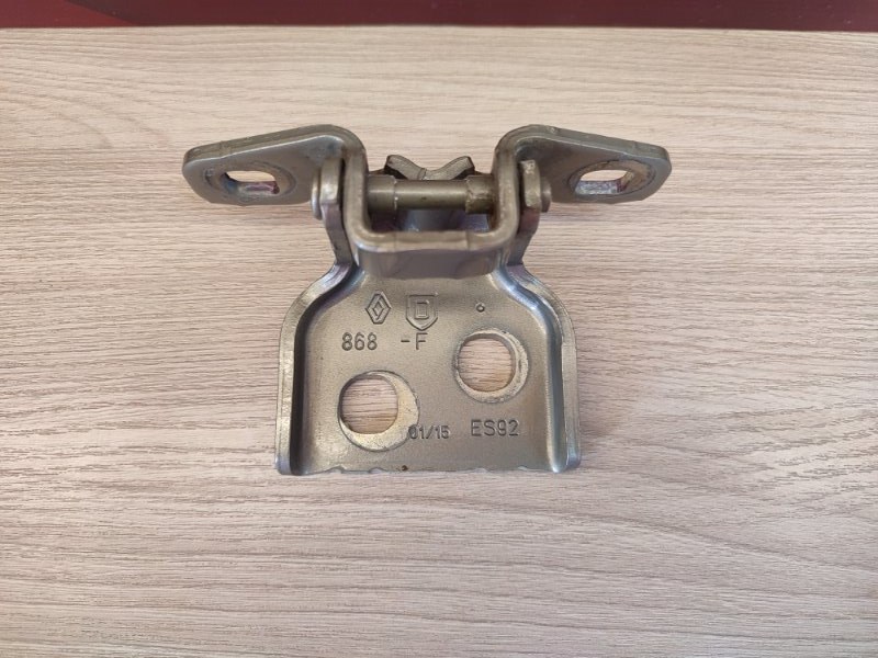 Петля двери