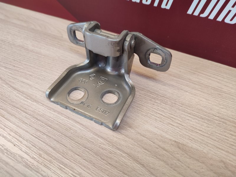 Петля двери