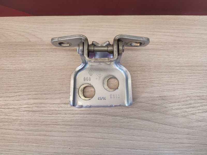 Петля двери