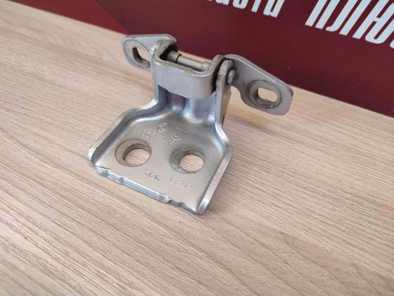 Петля двери