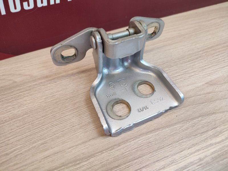 Петля двери